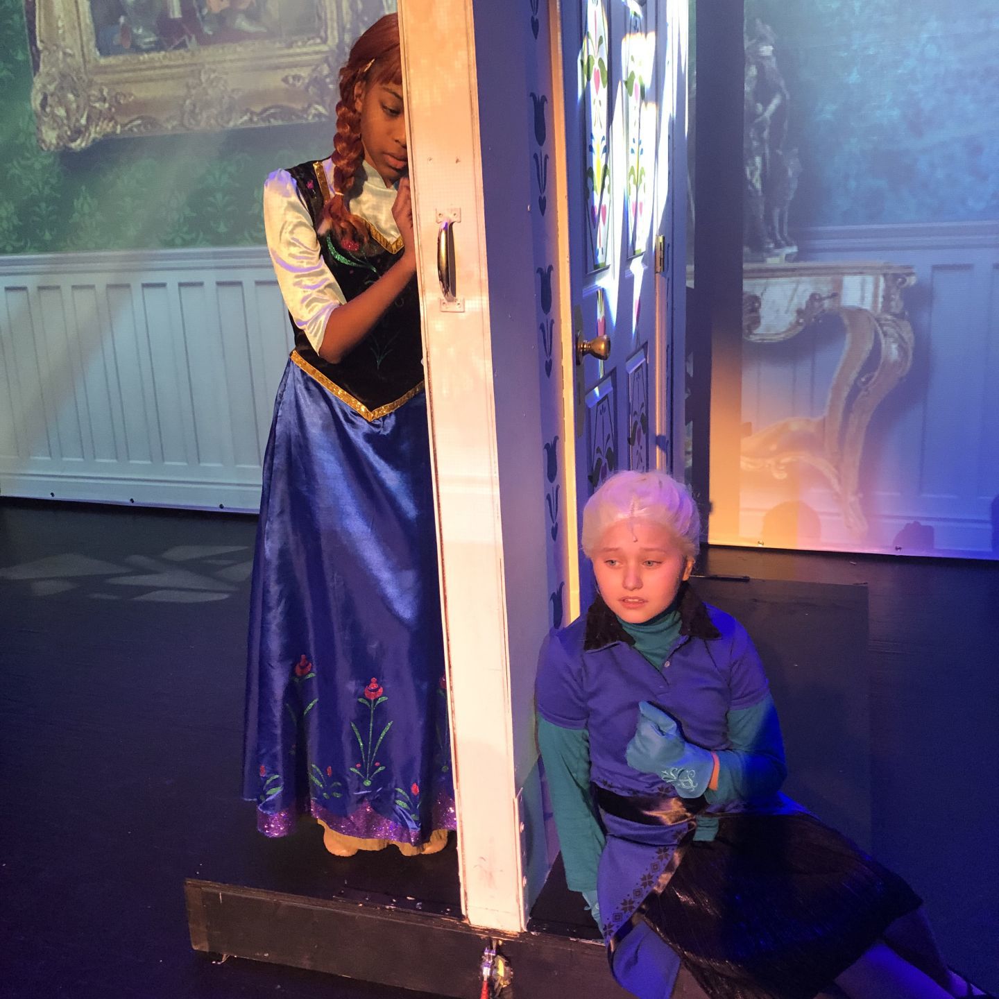 Frozen Middle Anna and Elsa